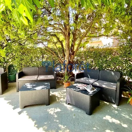 Appartement APPARTEMENT EN REZ DE JARDIN , 2 chambres à Hyères *